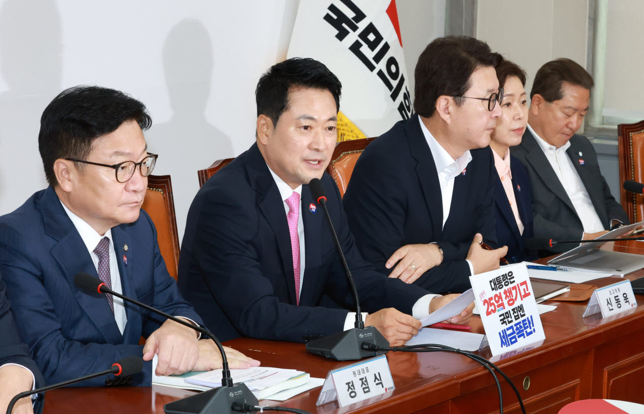 [포토]장동혁 대표, "투표율 조작, 전국 어느 한 곳도 믿기 어려워"