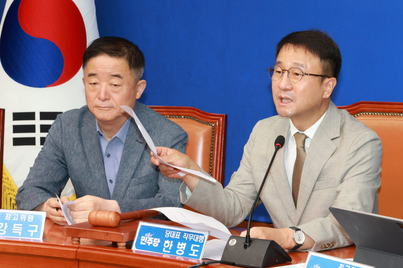 [포토]더불어민주당 최고위원회의 주재하는 한병도 직무대행