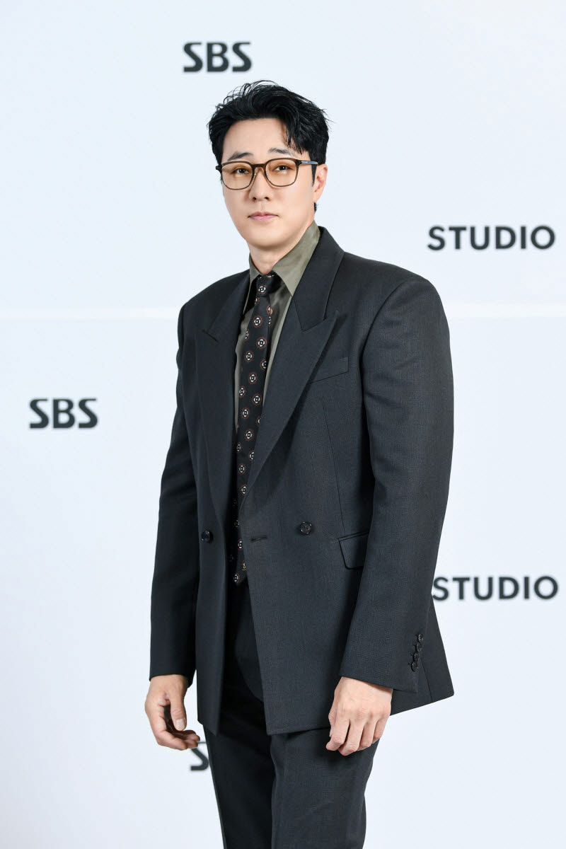 '통 큰' 소지섭, '김부장' 스태프 전원에 금 돌려…"1억 육박"