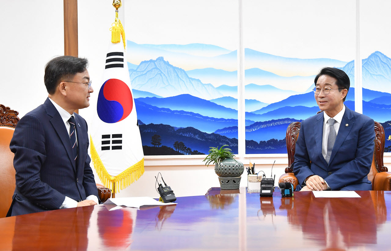 [포토]조정식 국회의장 예방한 신장식 조국혁신당 대표