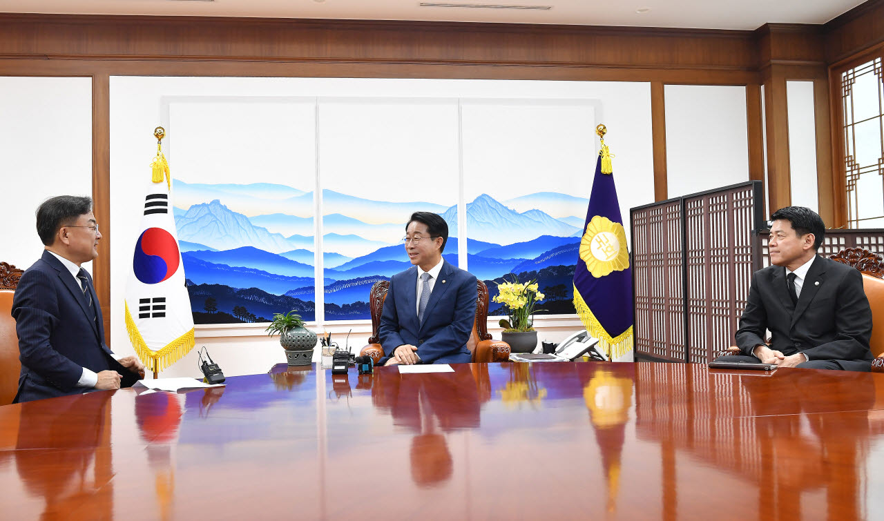 [포토]국회의장실 찾은 신장식 조국혁신당 대표와 신임 지도부