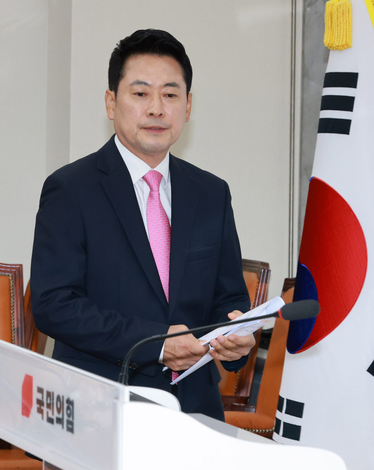 [포토]투표지 부족 사태 관련 기자회견 입장하는 장동혁 국민의힘 대표