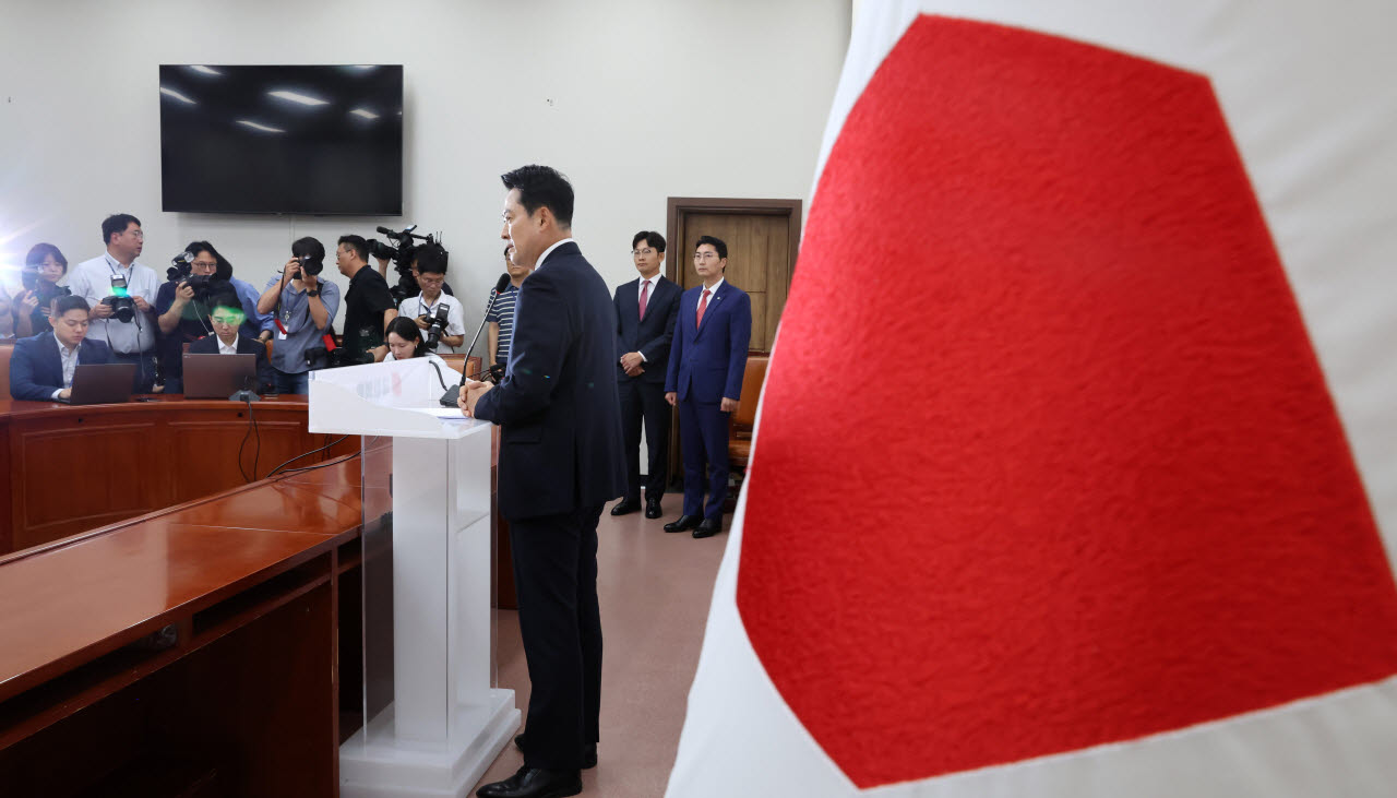 [포토]투표지 부족 사태 관련 기자회견하는 장동혁 대표