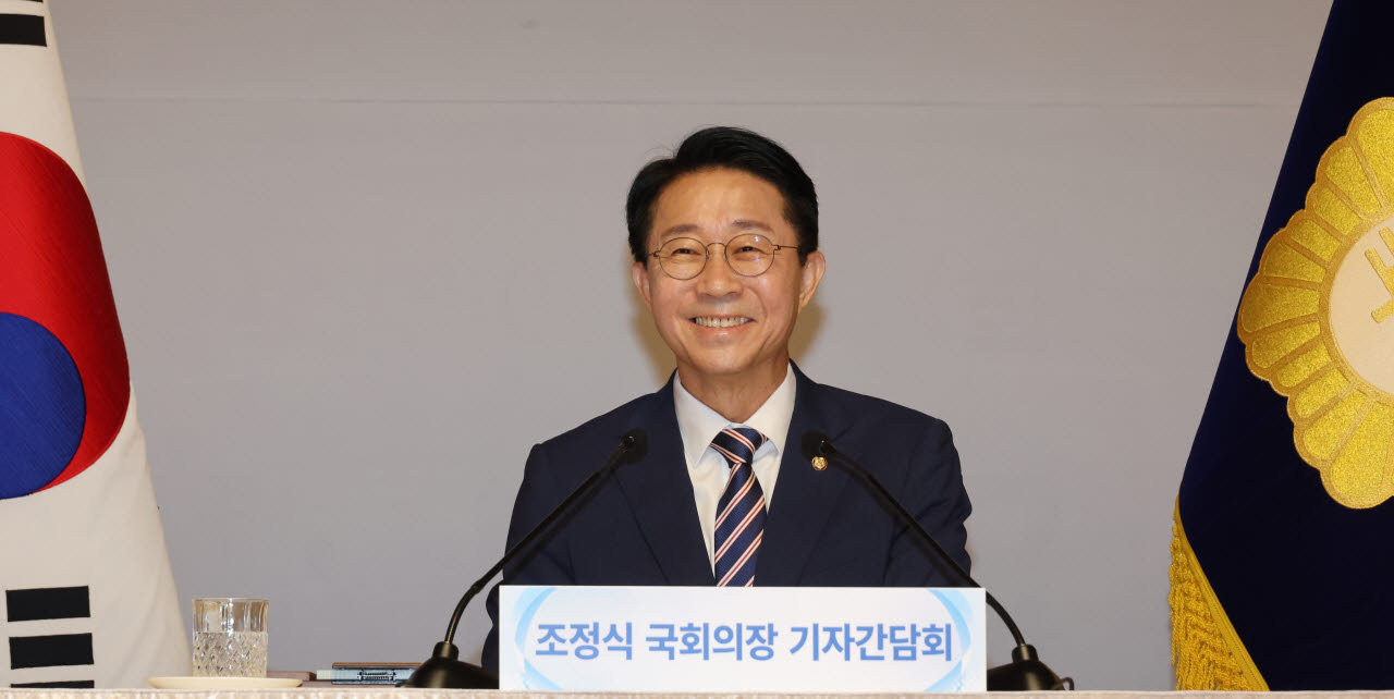 [포토]미소짓는 조정식 국회의장