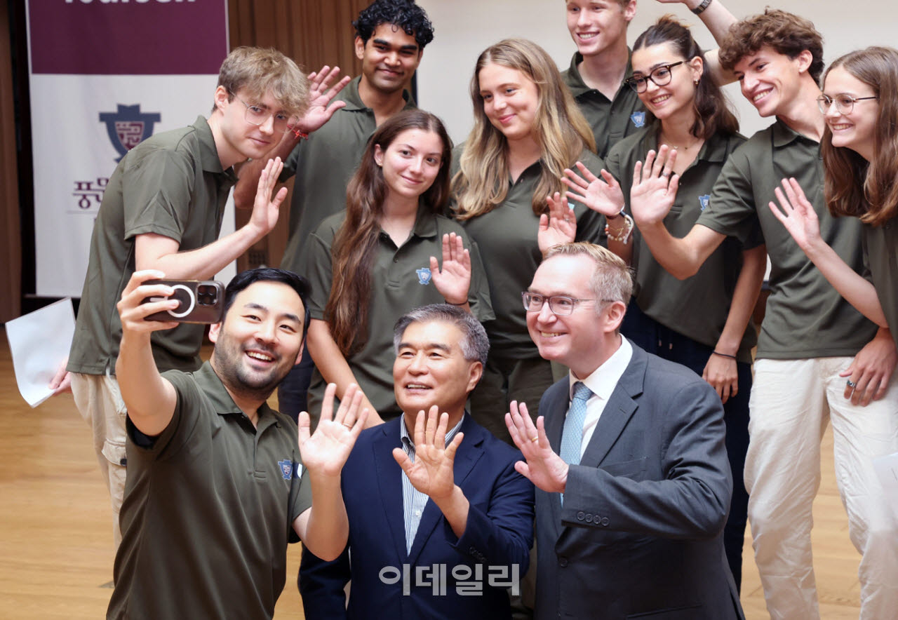 [포토] 김현기 강남구청장, 옥스브리지 진로·문화교류 행사 참석