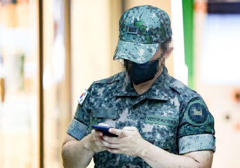 충성론·병장론 활개…전역 때 '빚쟁이' 전락