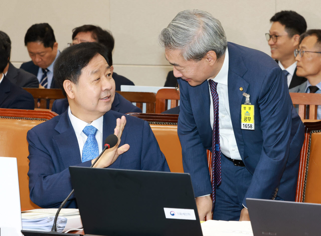 [포토]인사 나누는 구윤철 경제부총리-신현송 한국은행 총재