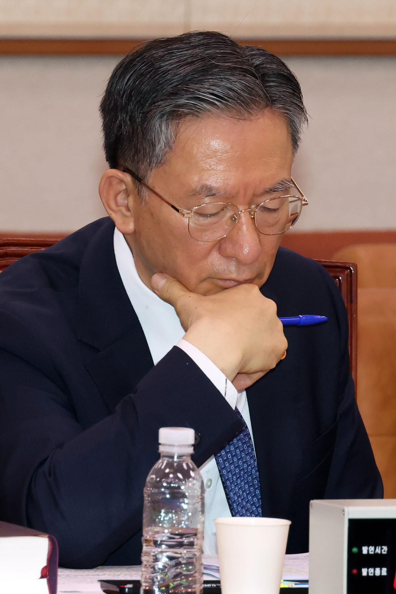 [포토]생각에 잠긴 정성호 법무부 장관