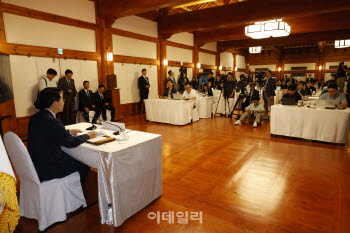 연임·탄핵 100% 불가능, 총선 이후 현실화될까[이슈 현미경]
