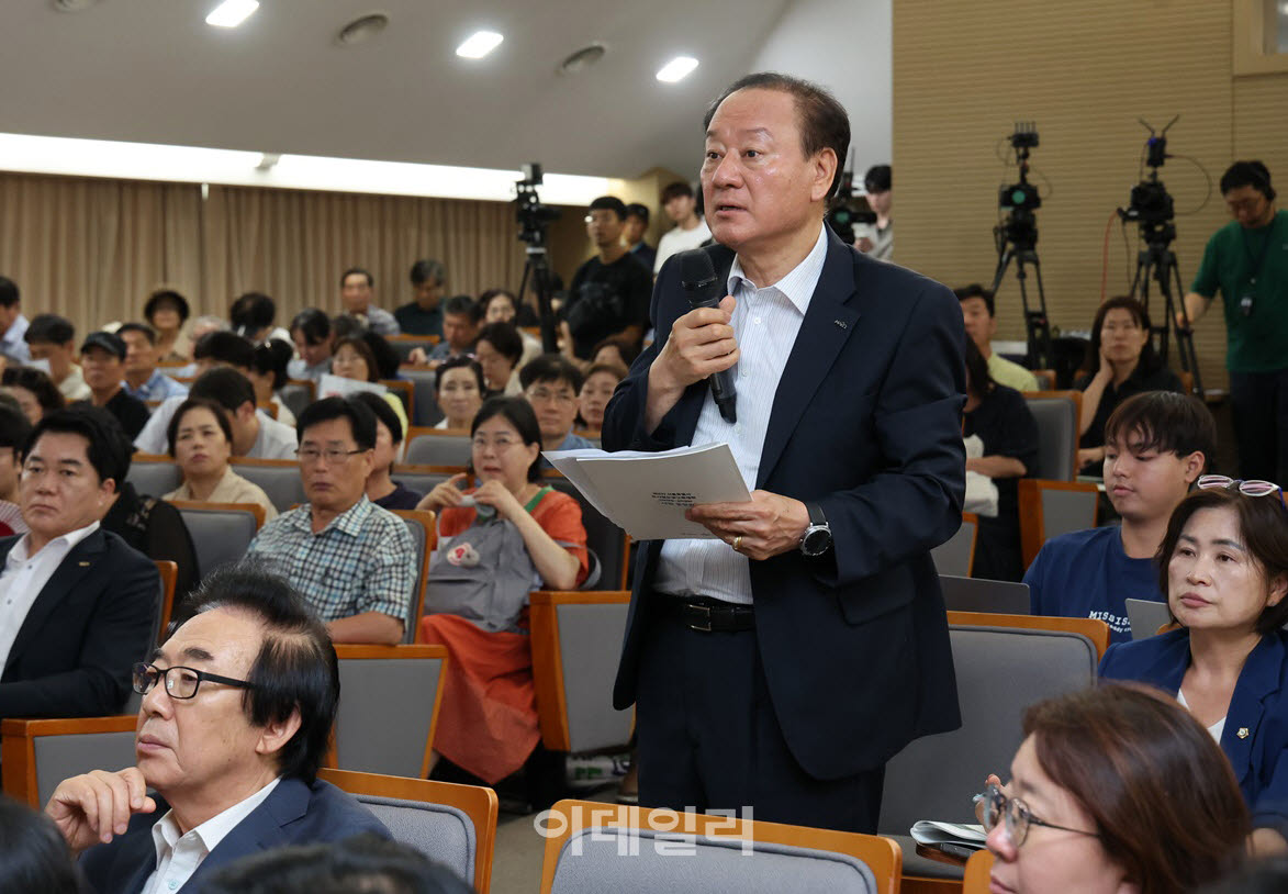 [포토] 유동균 마포구청장, '상암동 관통 강북횡단선 노선' 건의