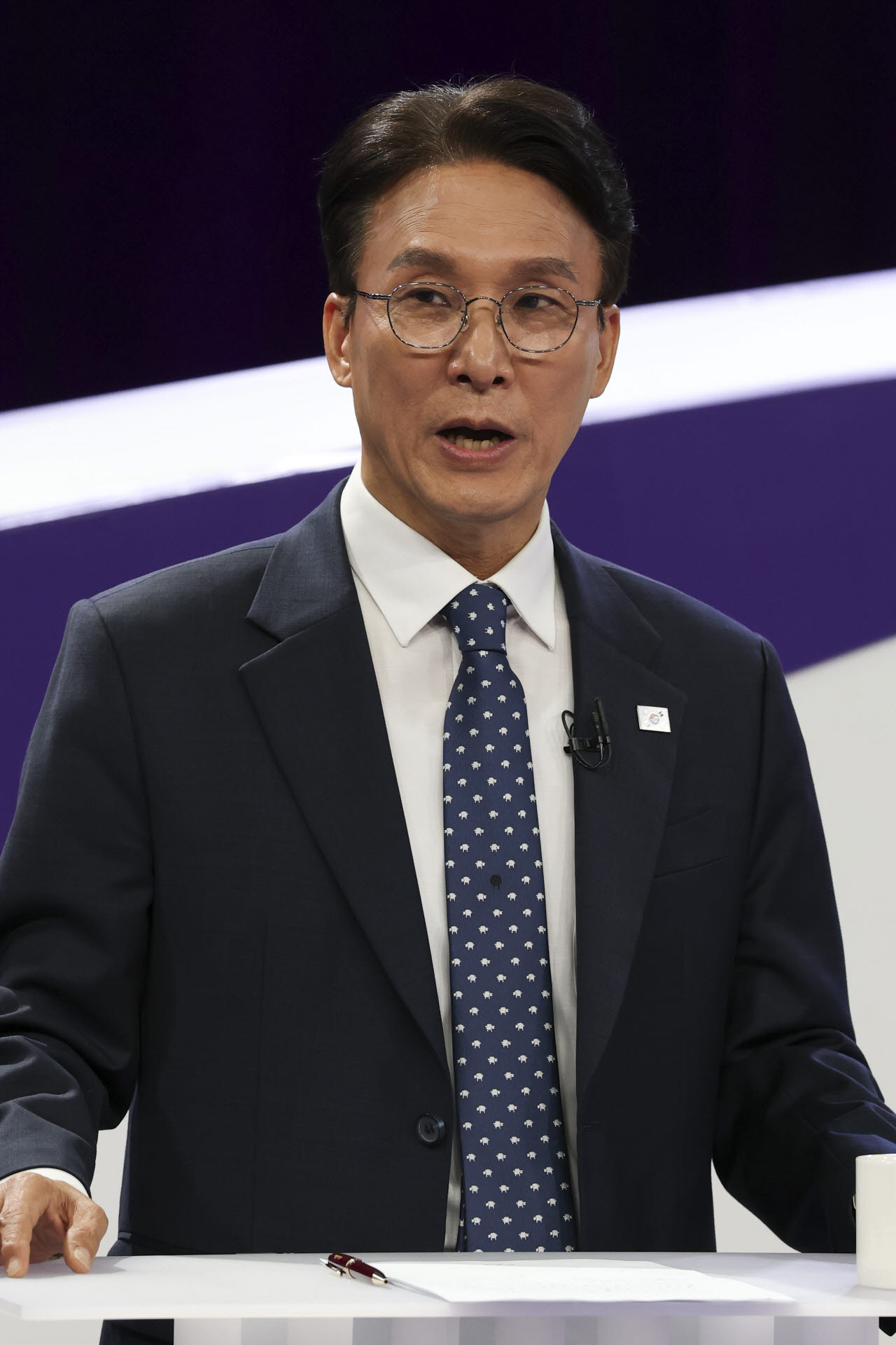 [포토]더불어민주당 당대표 후보 TV토론회 참석한 김민석