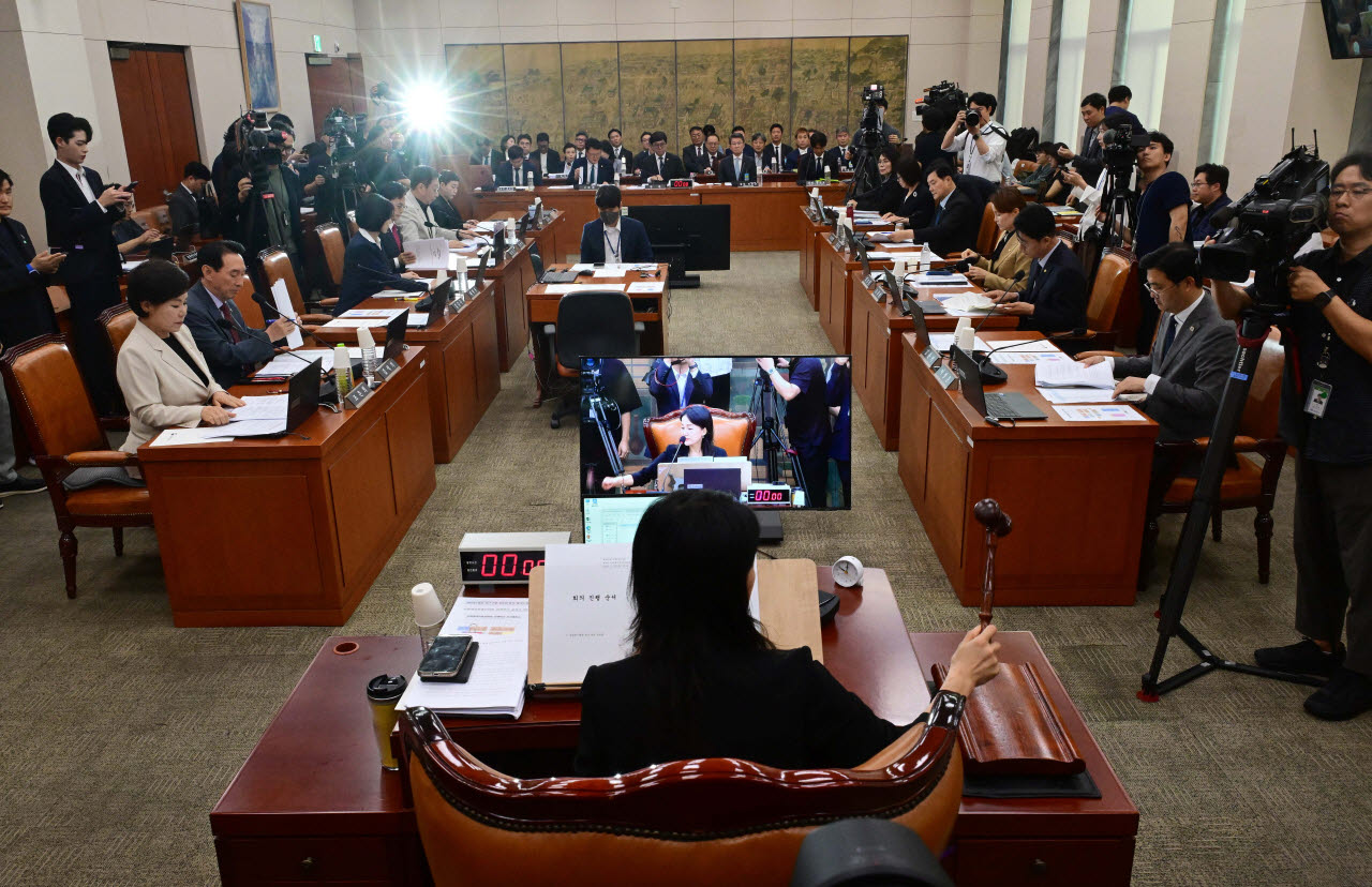 [포토]국회 문화체육관광위원회, 대한축구협회 현안 관련 청문회 열려