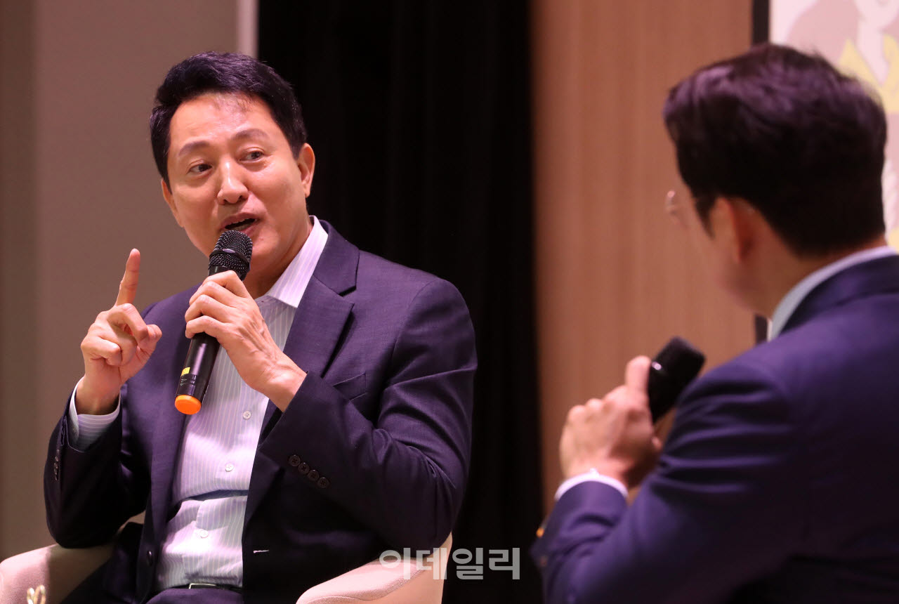 [포토] 청년들과 대화하는 오세훈 서울시장