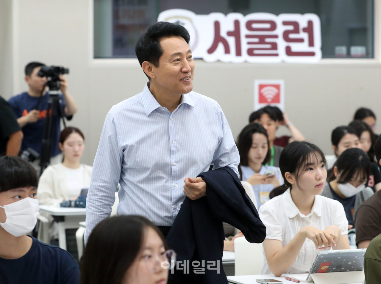 [포토] ‘서울런 커뮤니케이션 특강’ 참석하는 오세훈 시장