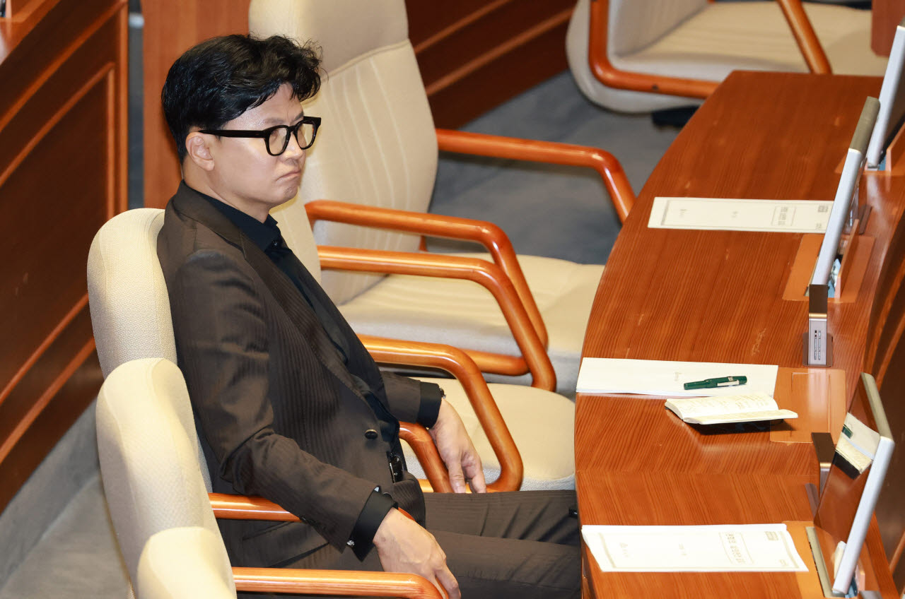 [포토]국민의힘 무제한 토론 경청하는 한동훈