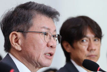 “배려해 드려야 하는데”…野의원, 정몽규에 문자 논란