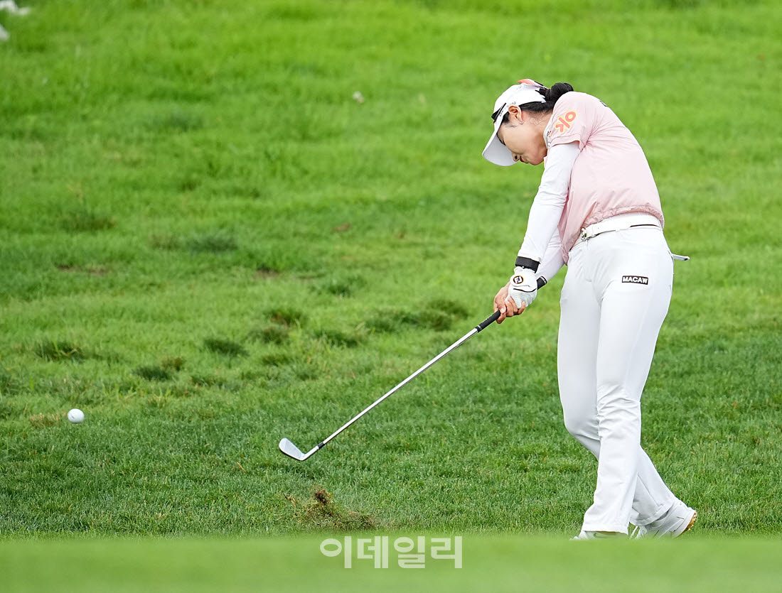 [포토]김우정,강력한 아이언 임팩