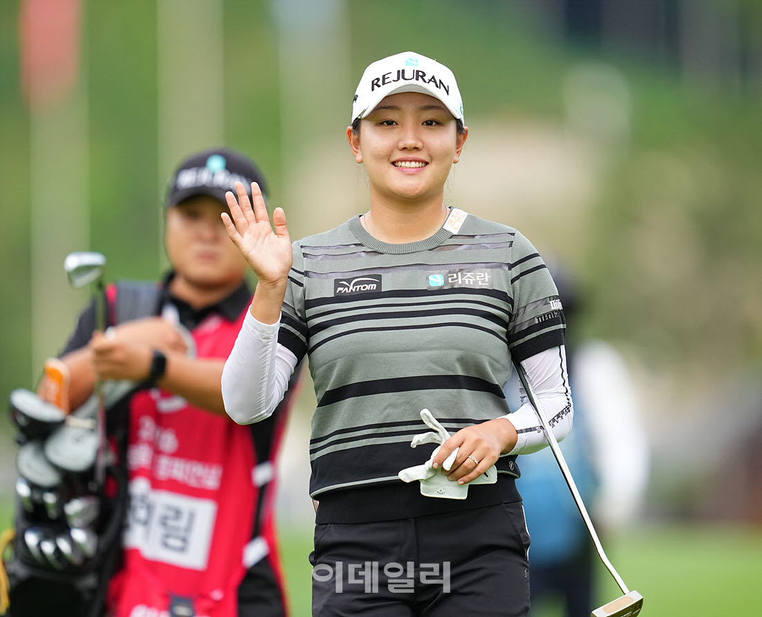 [포토]조혜림,반가운 미소 손인사