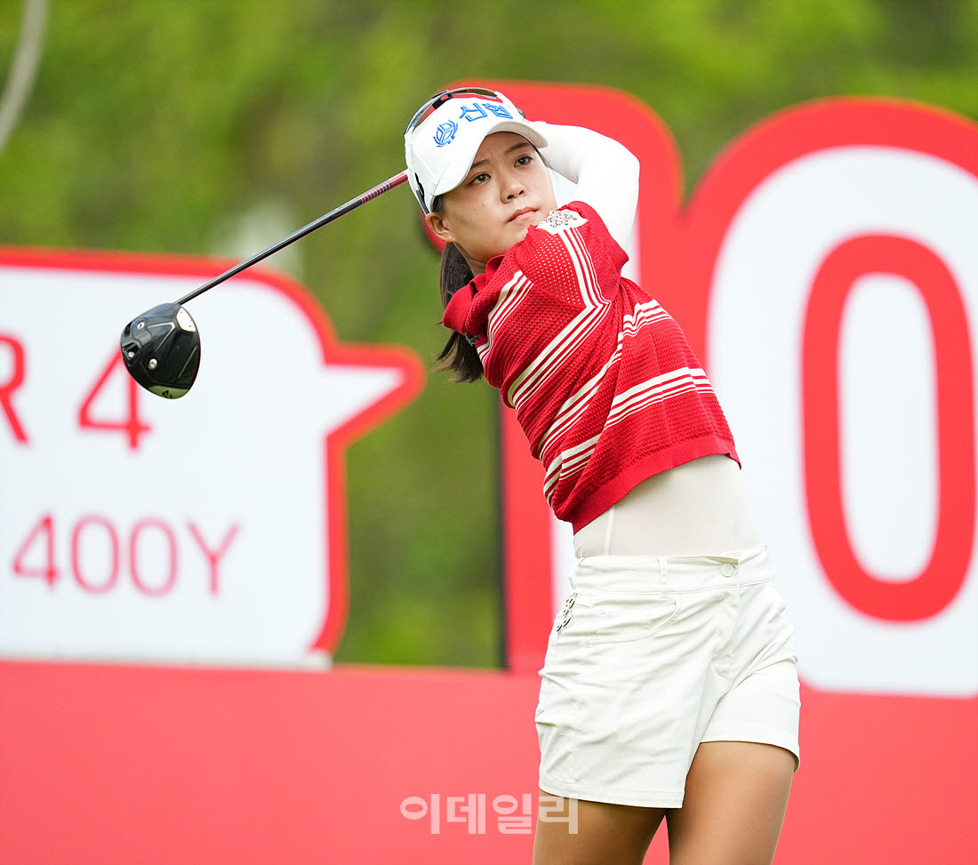 [포토]이서윤,첫 버디를 향하여