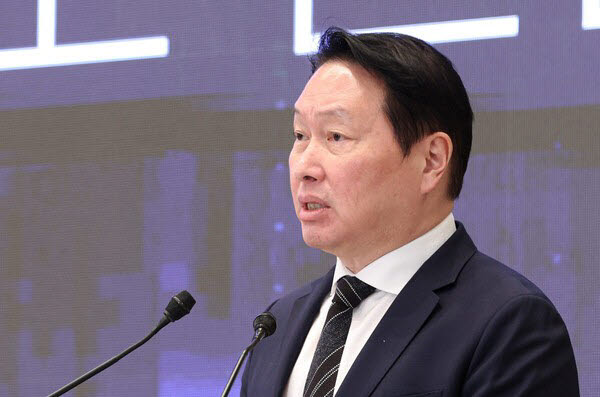 "샀다 팔았다 하지 마라"던 최태원, 본인은 처음으로 샀다