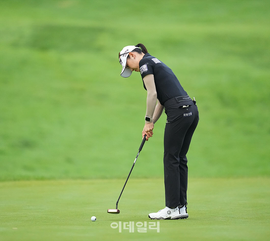 [포토]현세린,홀컵으로 들어가라