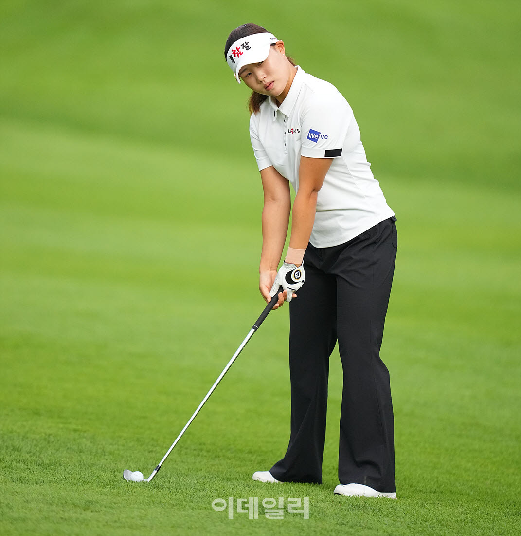 [포토]고은혜,핀을 확인한다