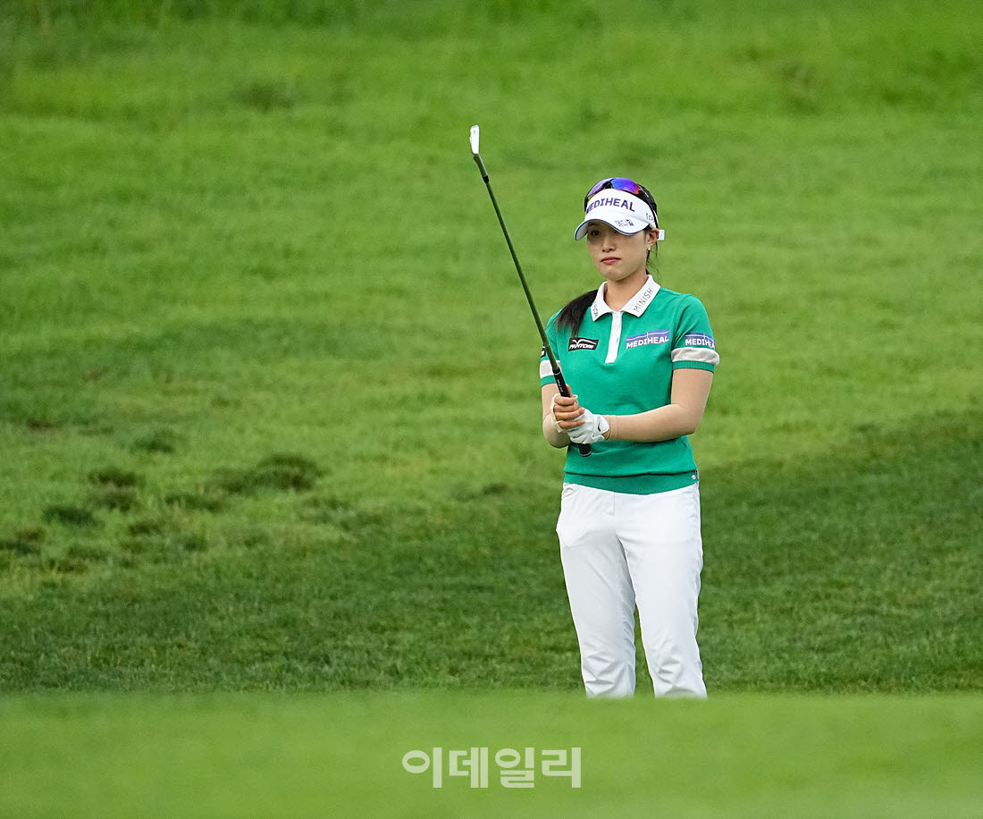 [포토]안지현,러프에서 핀을 조준