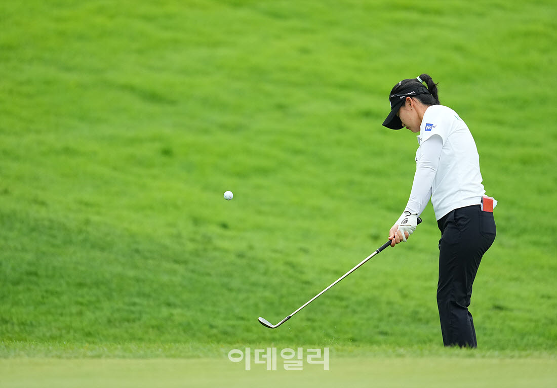 [포토]한지원,칩인 버디를 노린다
