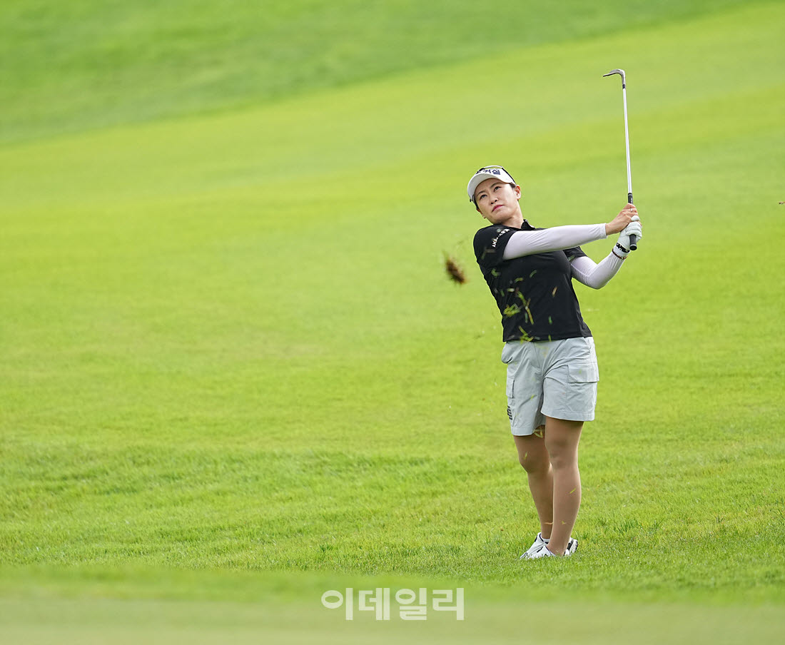 [포토]지한솔,핀 바로 옆에 붙어라