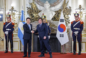 '진보·보수 넘어 기질 잘 맞았다'…李·밀레이, AI·속도전 공감대”