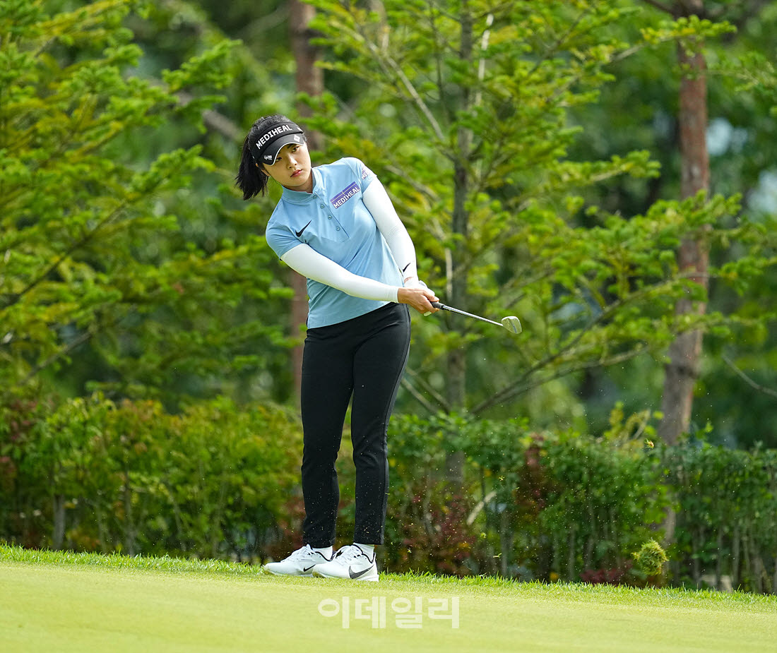 [포토]손예빈,이글 노리는 어프로치