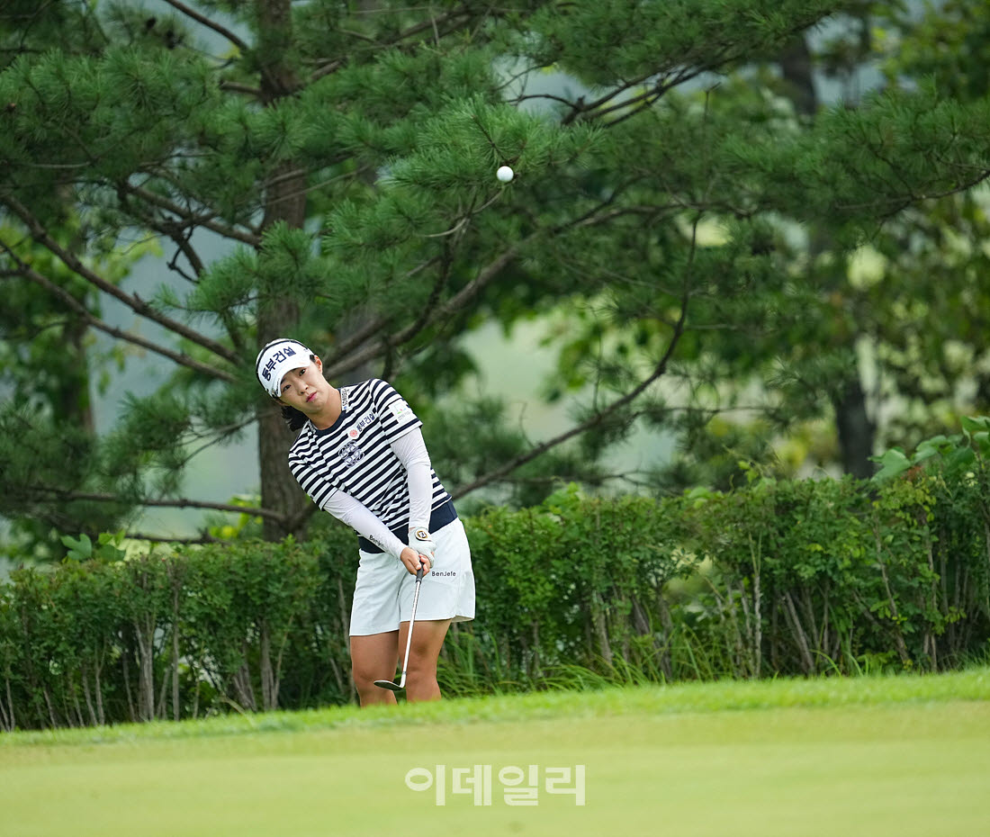[포토]김수지,이글 노린 어프로치