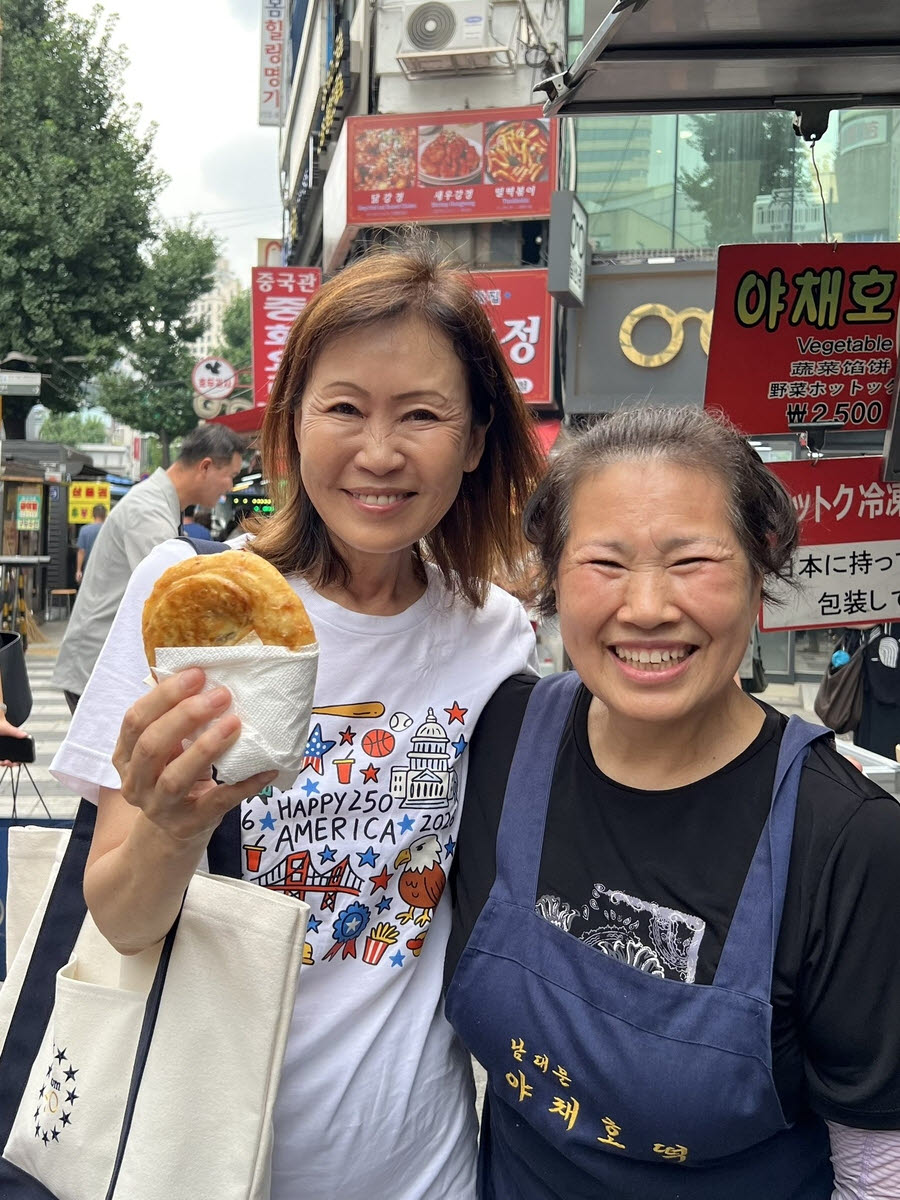 호떡 먹고 손하트…스틸 美대사 첫 공개 행보