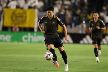 손흥민, MLS 4경기 연속골…첫 슈팅 ‘원샷 원킬’ 선제골 연결