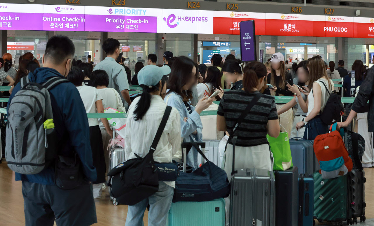 [포토]본격적인 휴가철, 북적이는 인천공항