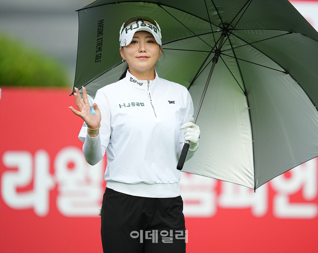 [포토]조아연,최종일 선두 향한 손인사