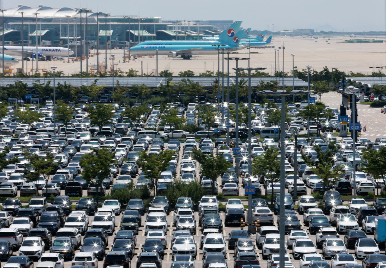 [포토]차량들로 가득 찬인천공항 주차장