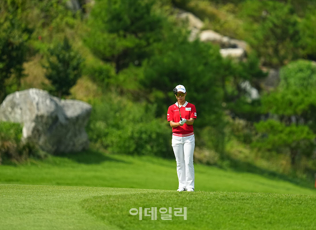 [포토]정윤지,신중하게 그린을 노린다