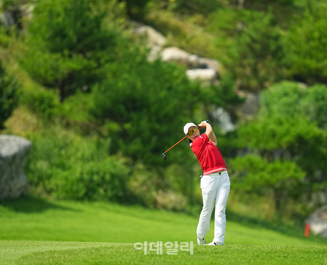 [포토]정윤지,그린에 올라가라