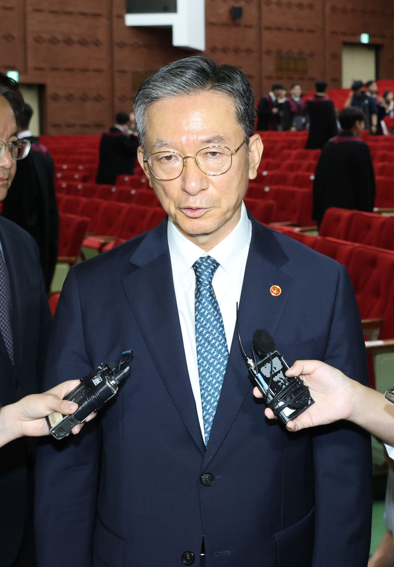 [포토]취재진 질문에 답하는 정성호 법무부 장관