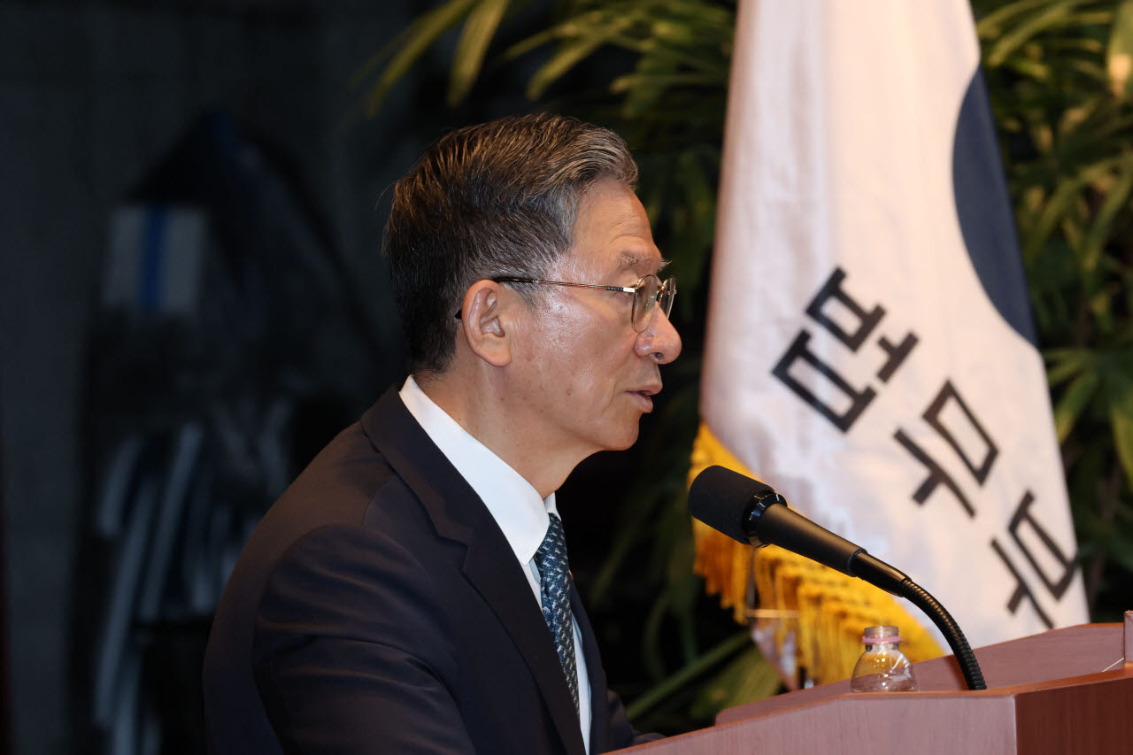 [포토]신임검사들에게 인사말하는 정성호 장관