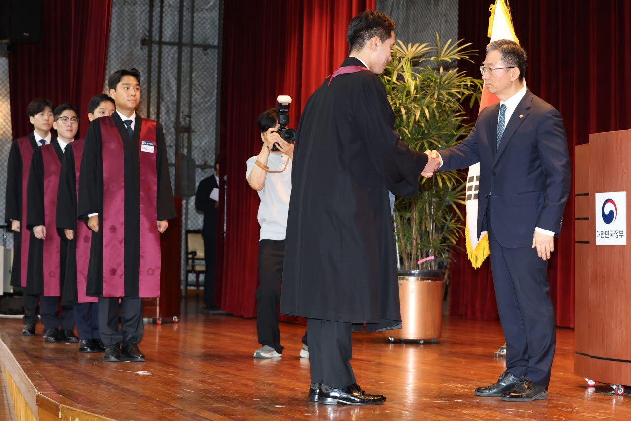 [포토]임명장 받는 신임검사