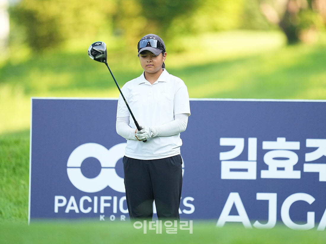 [포토]박서진,폭염에도 신중히