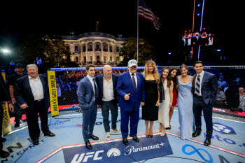 트럼프가 이끈 '백악관 UFC 대회',  3000만 달러 손실