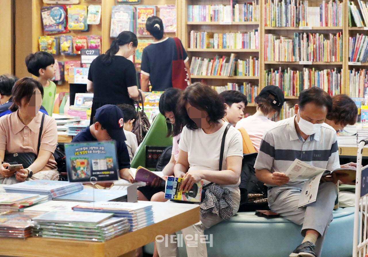 [포토] 독서로 무더위 극복