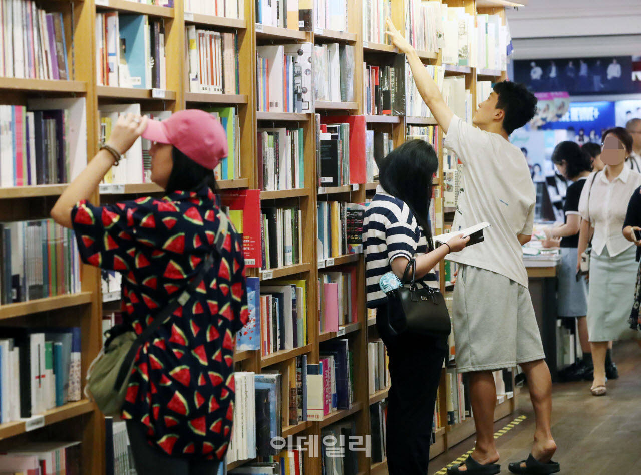 [포토] 피서철 교보문고 풍경