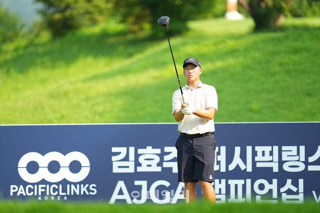 [포토]김태헌,리더 보드 상단을 노린다