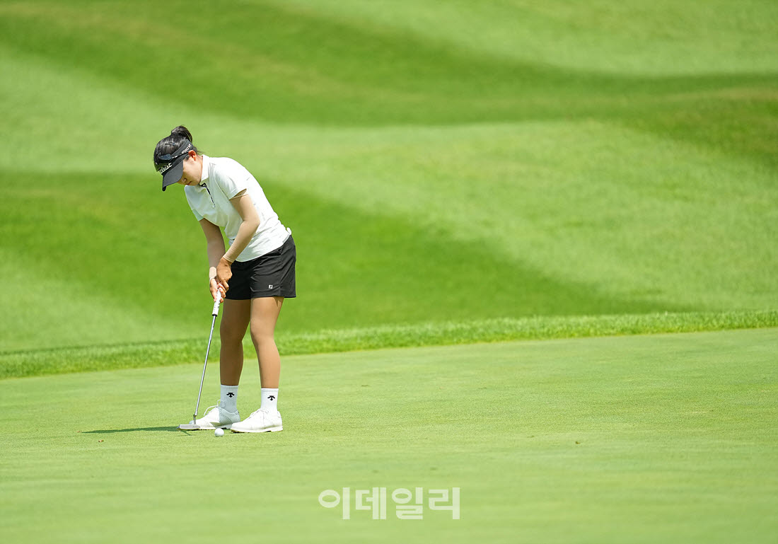 [포토]변혜성,먼거리 버디 들어가라