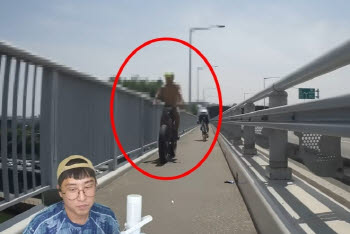 반바지 대신 팬티만…도심 질주한 자전거 남성 '시끌'