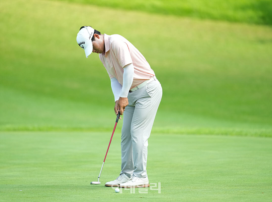 [포토]진호영,첫 홀 버디 들어가라